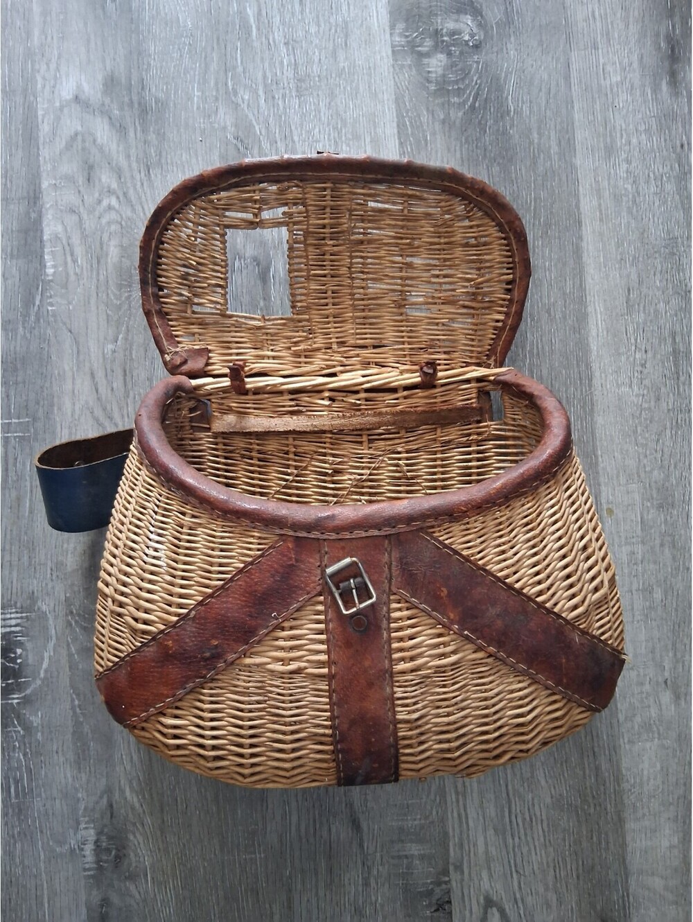 Vintage Wicker Fishing Creel Leather Trim Rustic Cabin Pub Decor Flower Basket